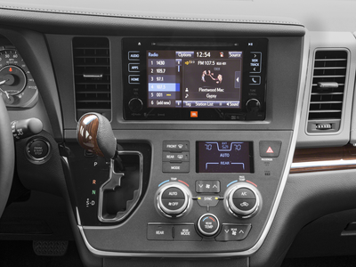 2017 Toyota Sienna XLE Auto Access Seat FWD 7-Passenger