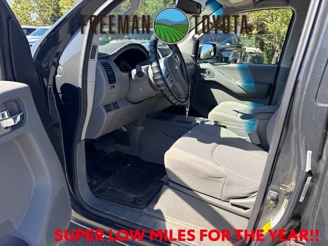 2013 Nissan Frontier 2WD Crew Cab SWB Auto SV