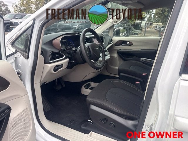 2023 Chrysler Voyager LX FWD