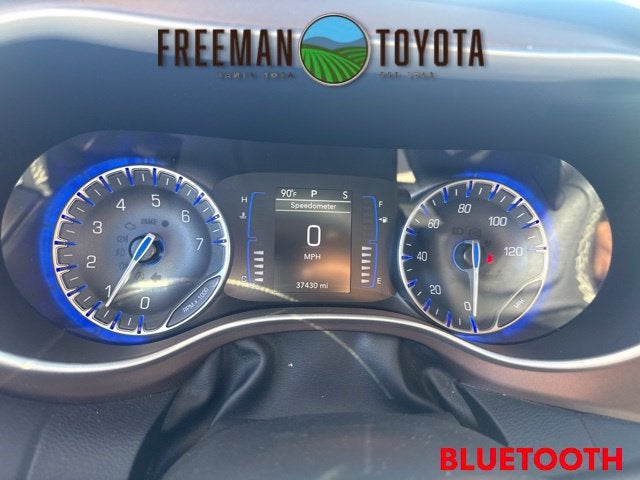2022 Chrysler Voyager LX FWD