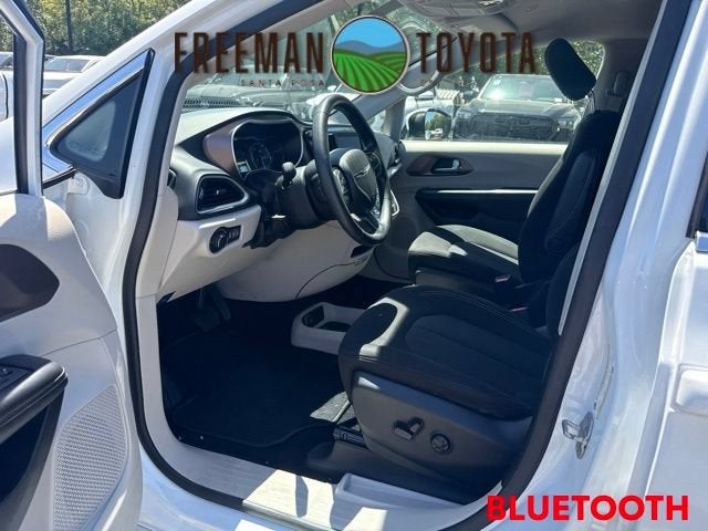 2021 Chrysler Voyager LX FWD