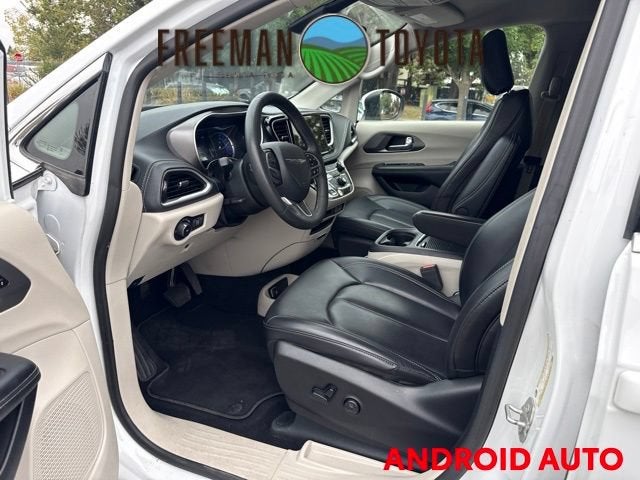 2023 Chrysler Pacifica Hybrid Touring L FWD