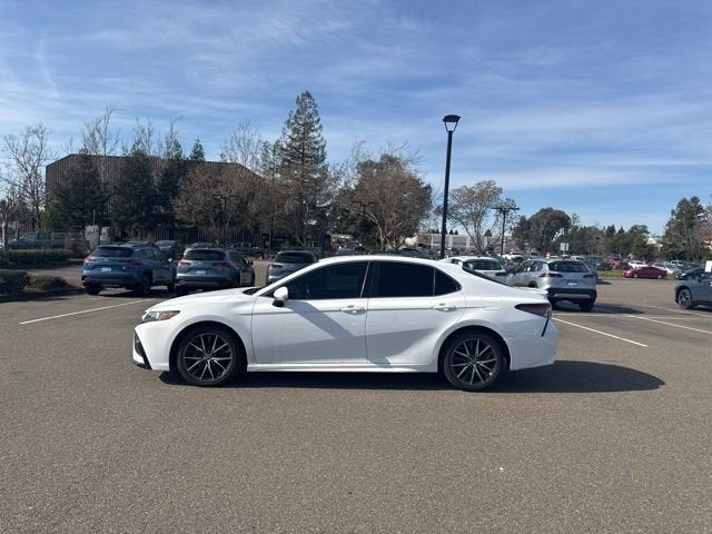 2022 Toyota Camry SE Auto