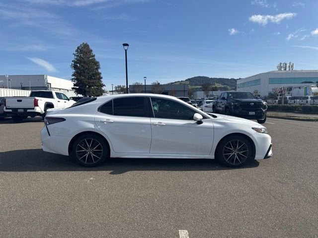 2022 Toyota Camry SE Auto