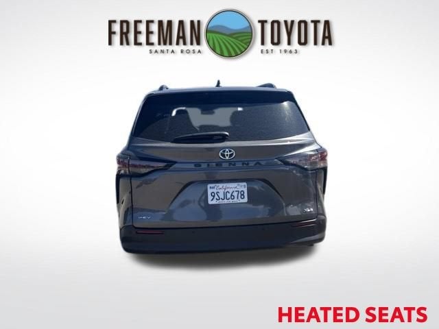 2025 Toyota Sienna XLE FWD 8-Passenger