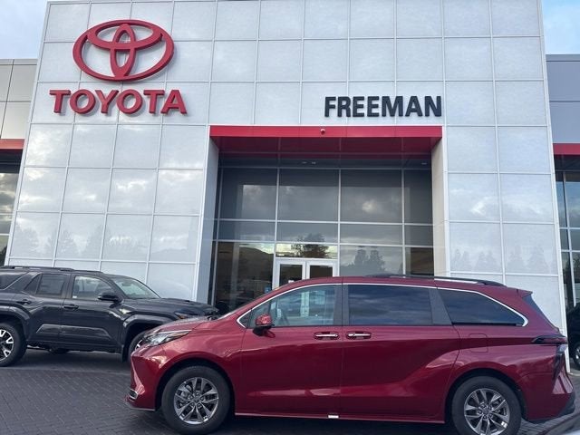 2023 Toyota Sienna Base