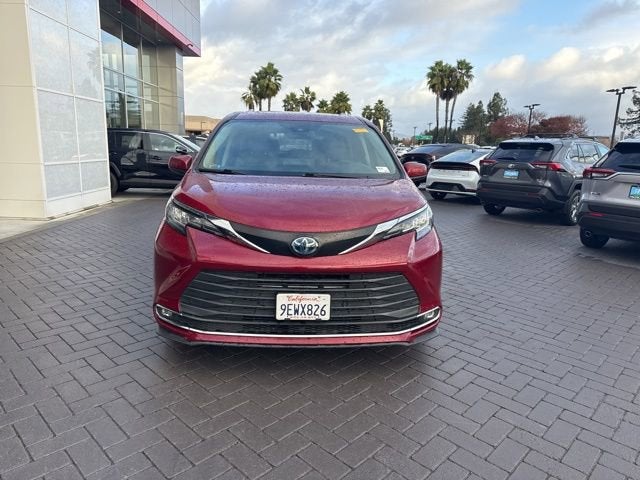 2023 Toyota Sienna Base