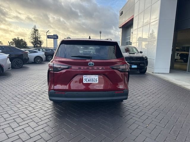 2023 Toyota Sienna Base