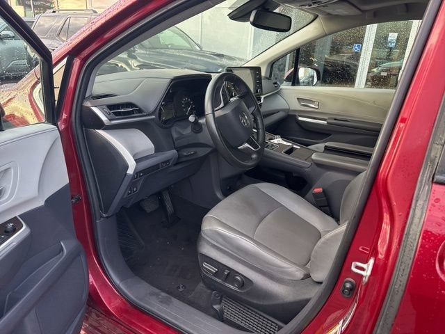 2023 Toyota Sienna Base