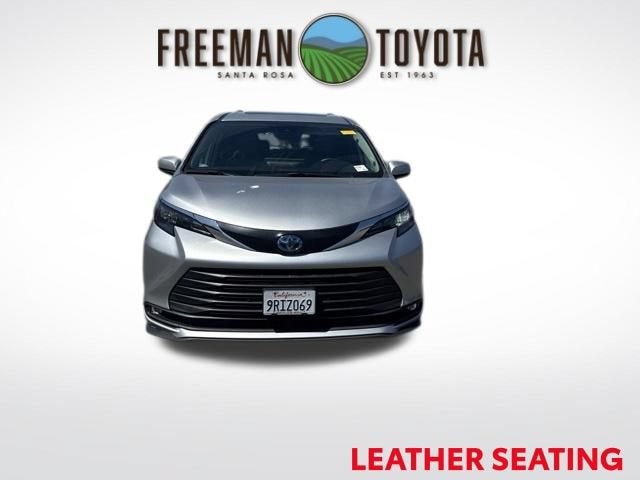 2025 Toyota Sienna XLE FWD 8-Passenger