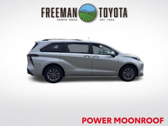2025 Toyota Sienna XLE FWD 8-Passenger
