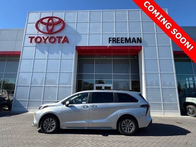 2023 Toyota Sienna XLE FWD 8-Passenger