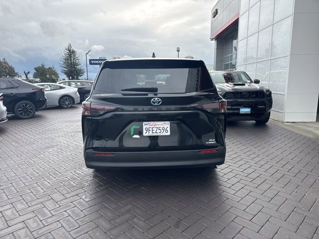 2023 Toyota Sienna Base