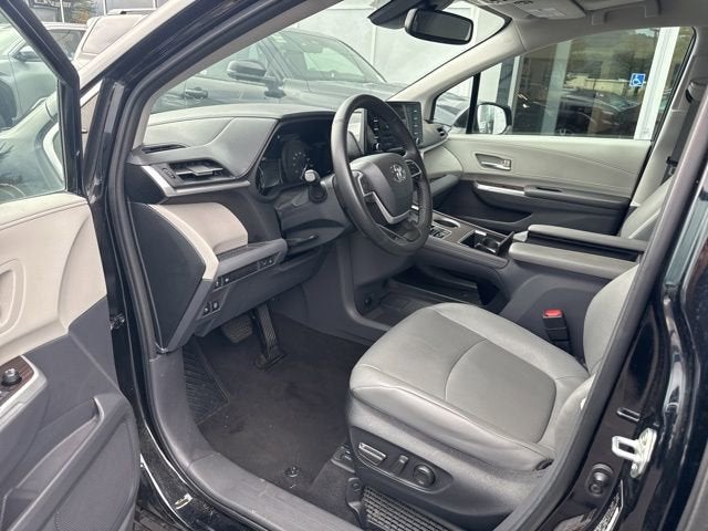 2023 Toyota Sienna Base