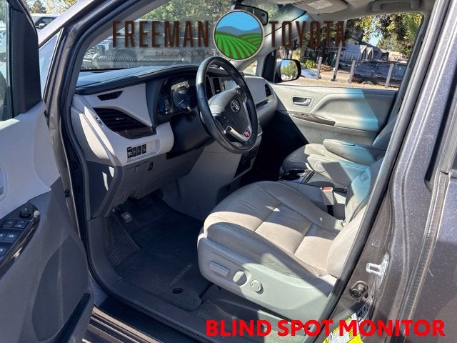 2017 Toyota Sienna XLE Auto Access Seat FWD 7-Passenger