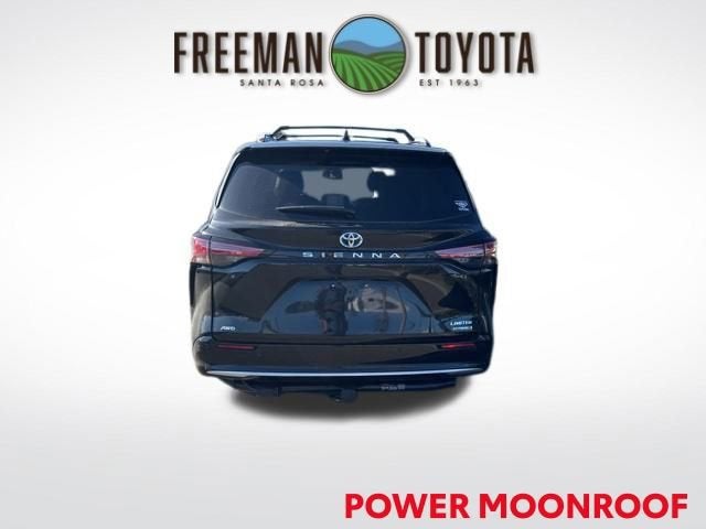2022 Toyota Sienna Limited AWD 7-Passenger