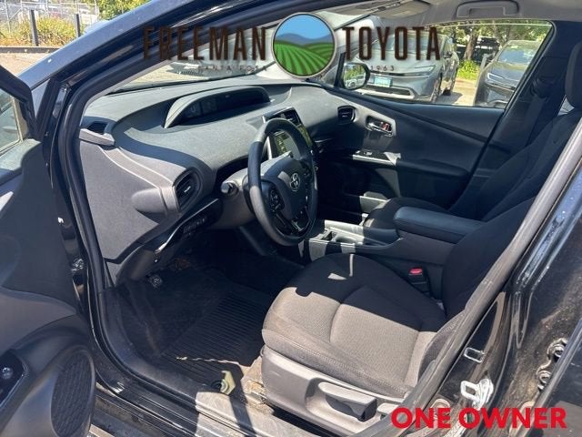 2022 Toyota Prius L Eco